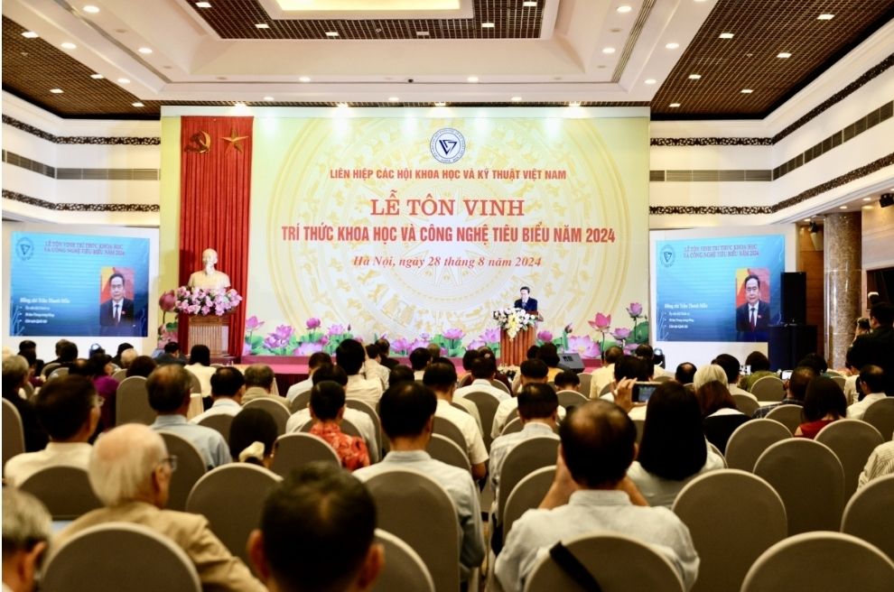 LỄ TÔN VINH TRÍ THỨC KHOA HỌC VÀ CÔNG NGHỆ TIÊU BIỂU LẦN THỨ 5